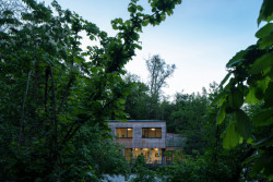 Moderní dřevostavba na Zbraslavi od Lukáše Pejsara