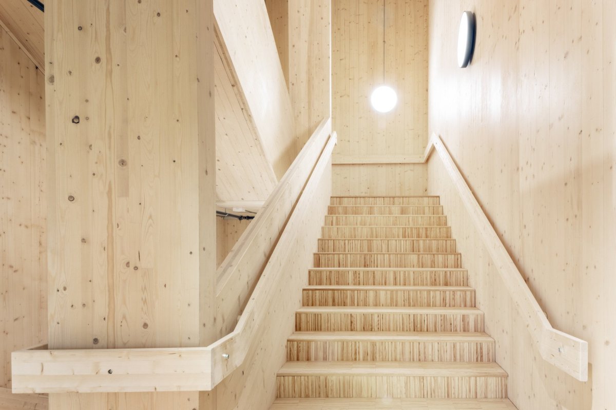 Uhlíkově neutrální kulturní centrum Sara od White Architekter