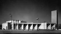 Dobová fotografie Domu odborů Istropolis, 1956-81, Ferdinand Konček, Iľja Skoček a Ľubomír Titl.