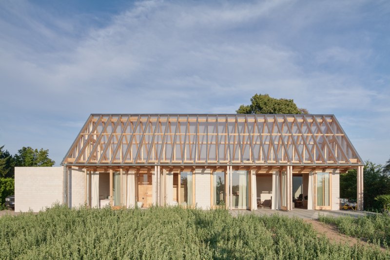 Víkendový dům "Das Glashaus" v Německu, Sigurd Larsen: Glashaus nabízí možnost strávit čas v přírodě a užít si malebnou krajinu německého venkova.