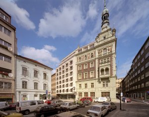 Hotel Josef (2002) v Praze od Evy Jiřičné/ AI Design