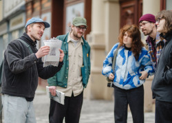 Komentované procházky architekta Jana Bureše a historika architektury Adama Štěcha odhalí svět pražských meziválečných činžovních domů.
