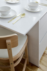 Interiér bytu v Oldřichově ulici v Praze od studia Prostor Interiors