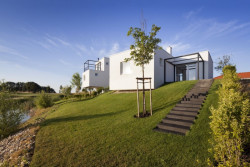 Obydlí v objetí golfu, 3x3,