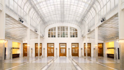 Poštovní spořitelna ve Vídni (1903) od Otto Wagnera - hlavní hala