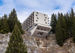 Brutalistní lyžařský rezort Flaine ve Francii, Marcel Breuer
