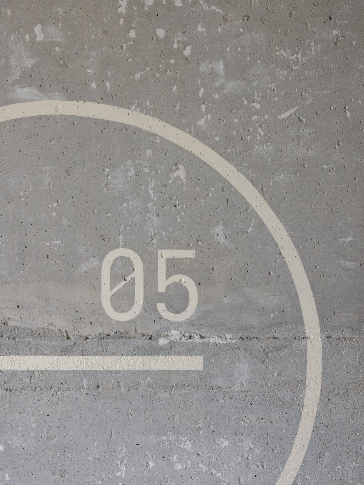 Detail orientačního systému (Rekonstrukce ubytovny v Košicích; Atrium Architekti)