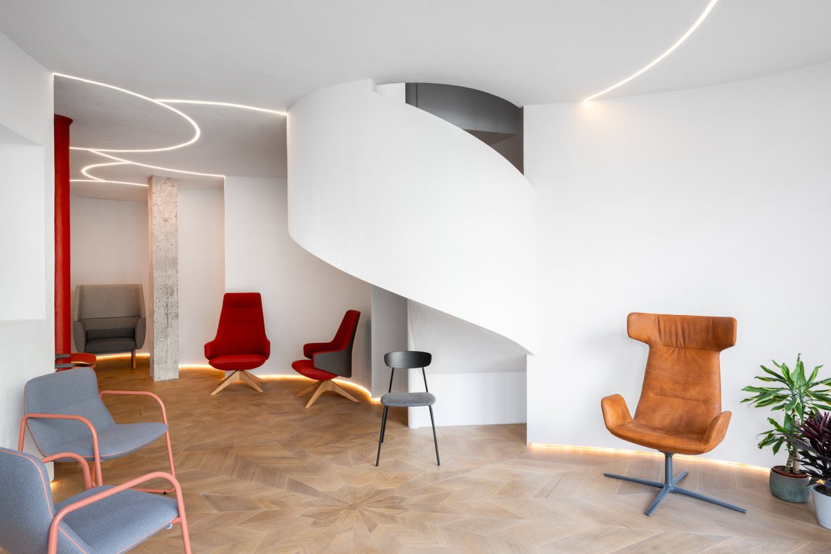 Veškeré sezení v Atelieru Bohemia pochází od české značky LD Seating.