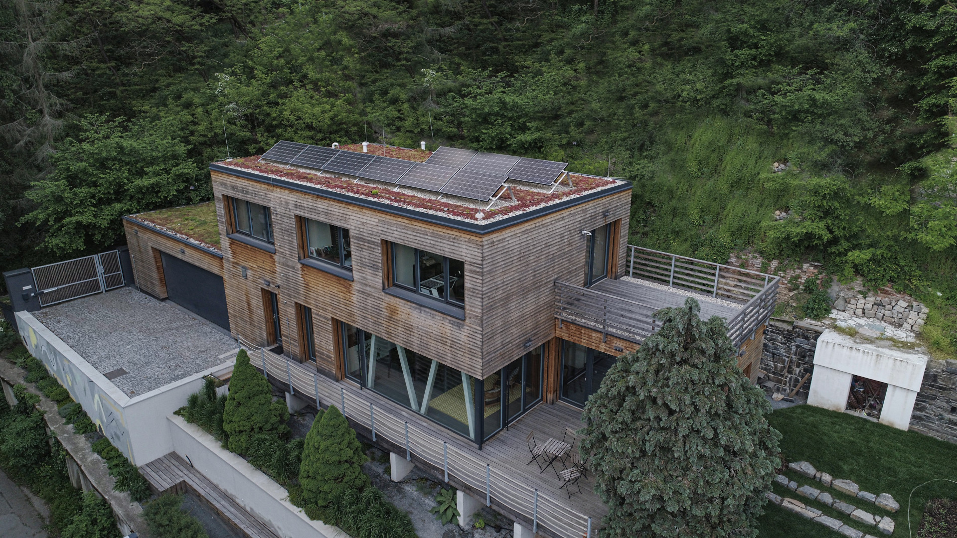 Moderní dřevostavba na Zbraslavi od Lukáše Pejsara