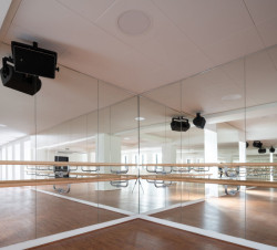 Nově zrekonstruovaný kulturní dům v Ostravě od Platforma architekti