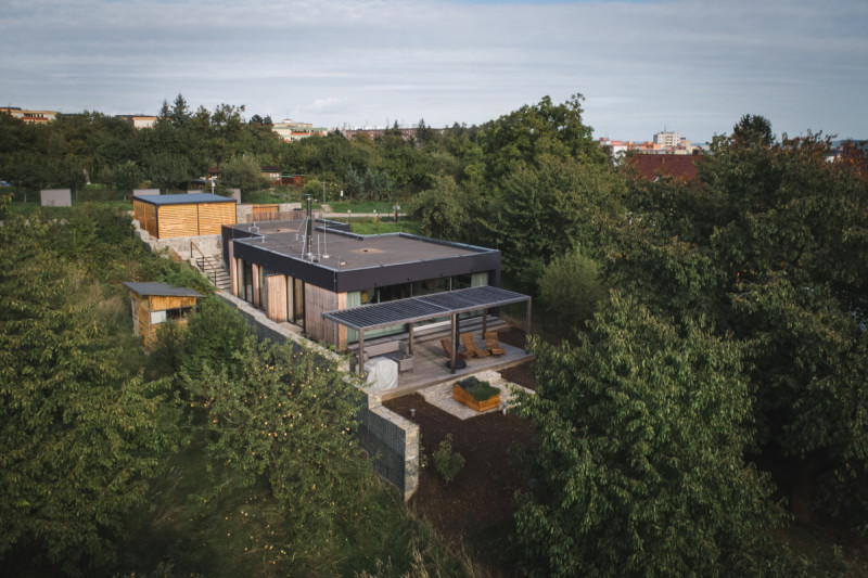 Rodinný dům od ateliéru Kunc Architects realizovaný firmou Vesper Homes dokazuje, že i náročný terén může být příležitostí.