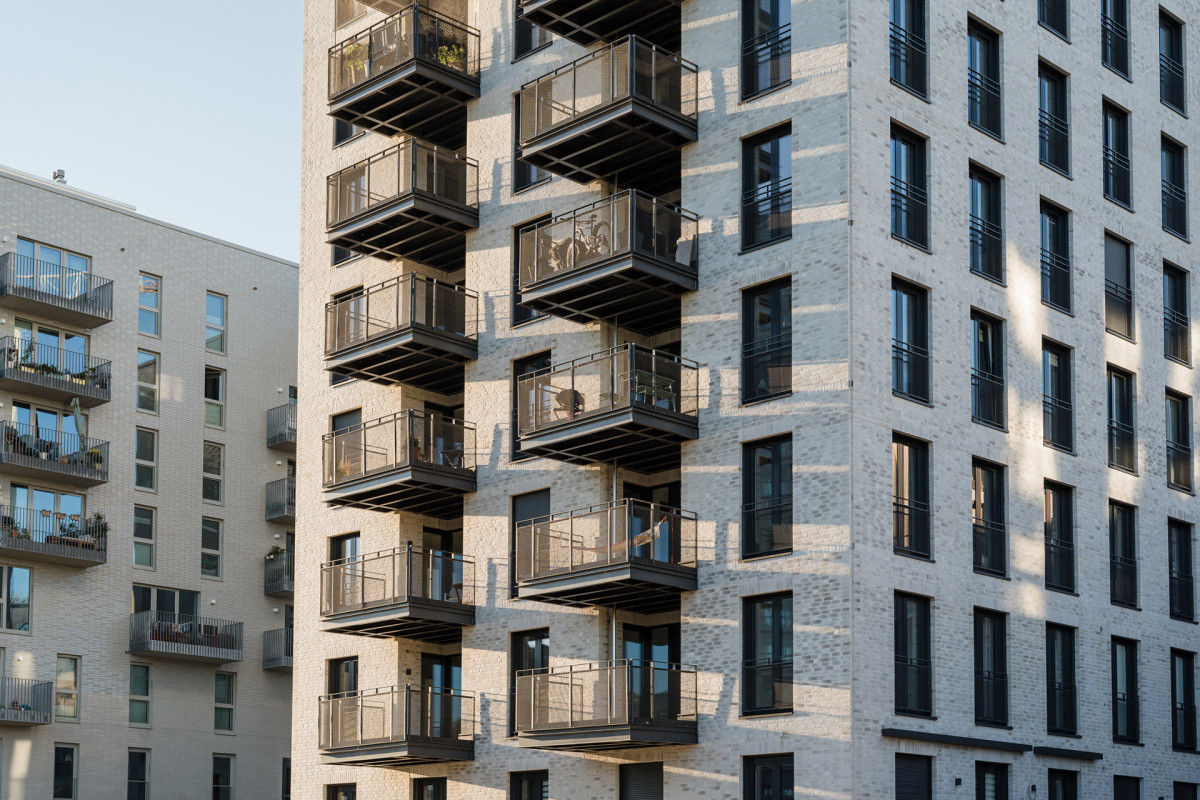 Rezidenční projekt „Belle Harbour“ v hamburské čtvrti HafenCity nastavuje architektonický standard pro efektivní využití zdrojů a společenskou odpovědnost. (Belle Harbour; Winking Froh Architekten)