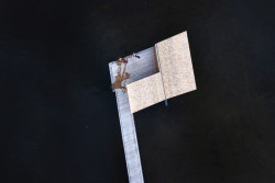 Feste Landscape Architecture navrhli saunu plující na norském jezeře Bandak