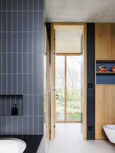Koupelna dětí (Dům u vinohradu, ARCHITEKTI mikulaj & mikulajová )