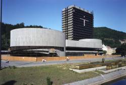 Hotel a festivalový palác Thermal v Karlových Varech