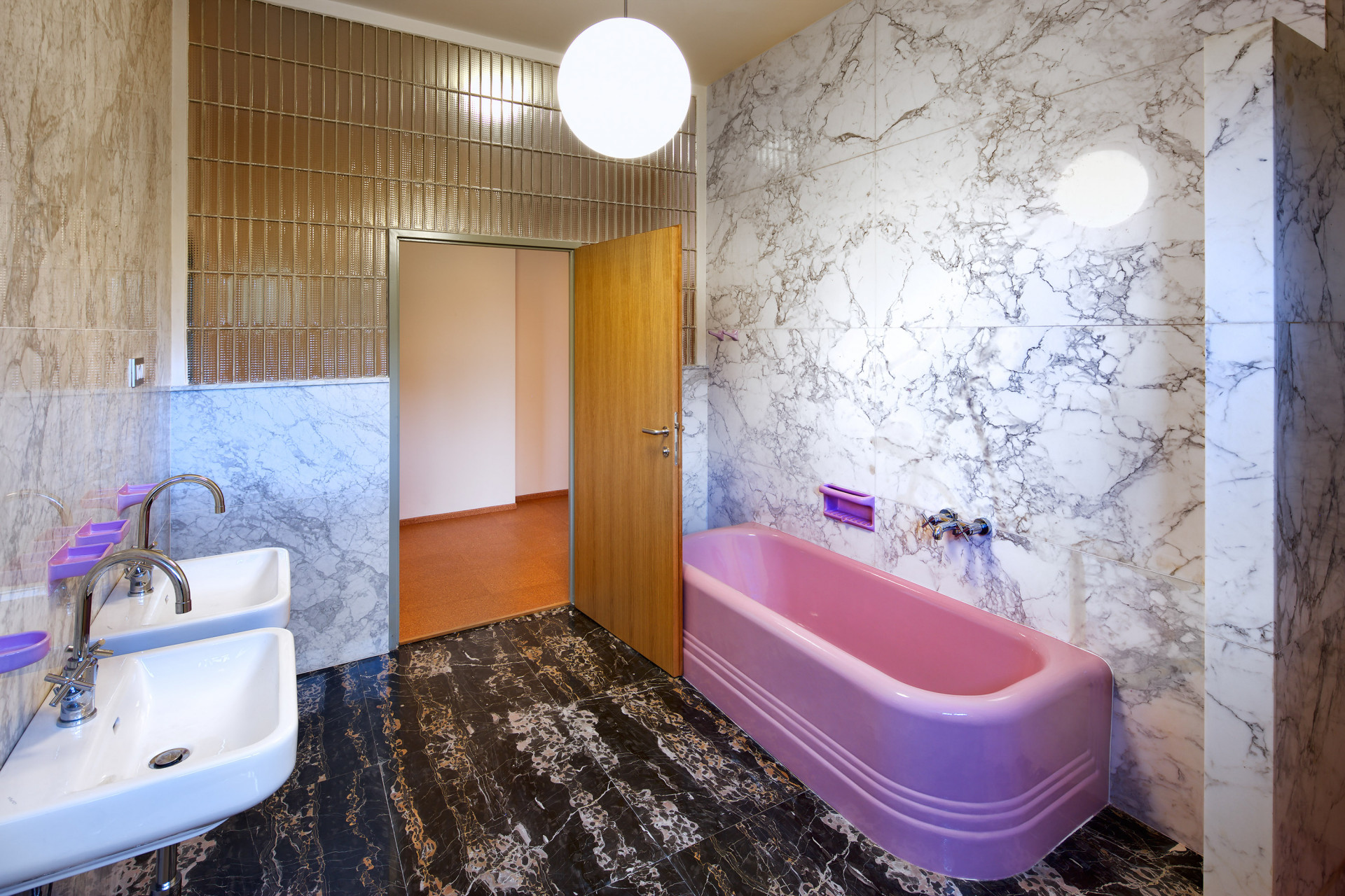 Volmanova vila v Praze od architektů Karla Janů a Jiřího Štursy