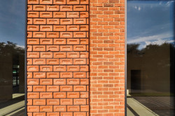 Dříve lihovar, dneska 240 bytů všech velikostí. A vyrostou další byty, kanceláře a restaurace.