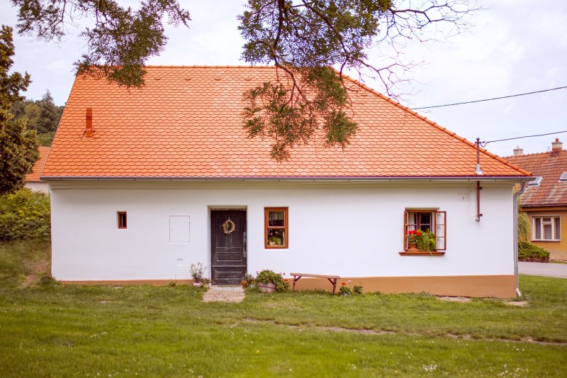 Hlinaři provádějí rekonstrukce historických budov, venkovských stavení i starších domů s důrazem na zachování původního charakteru