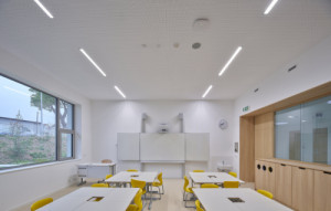 Nová škola od studia OVA architekti je v Berouně. (Nová škola Via v Berouně; OVA )