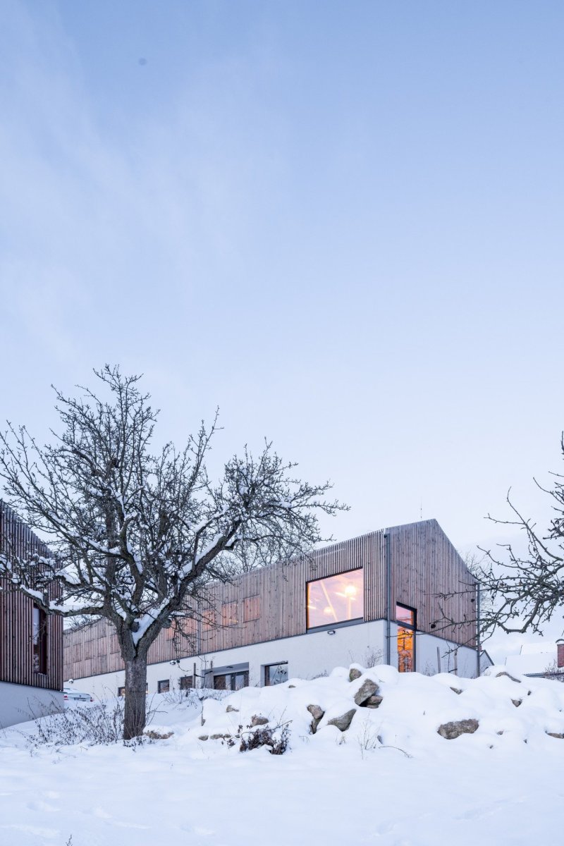 Lihovar s pěstitelskou pálenicí od OBJEKTOR ARCHITEKTI