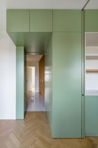Po zasunutí dveří (Nová dispozice bytu na Vinohradech; Architéka)