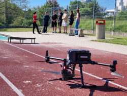 UAV s kamerami a LiDAR jednotkou je připraven ke startu.