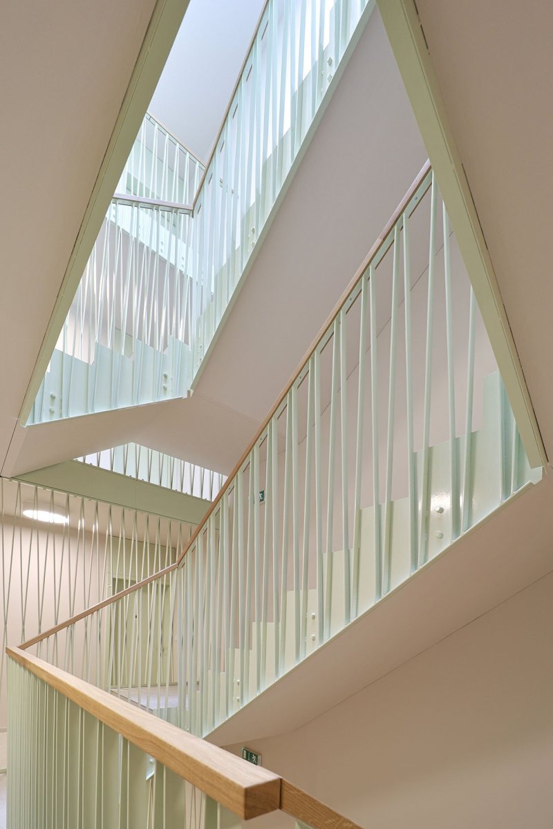 Na Julisce stojí tři nové bytové domy. Navrhlo je studio bod architekti.