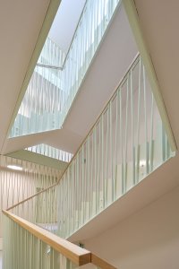 Na Julisce stojí tři nové bytové domy. Navrhlo je studio bod architekti.