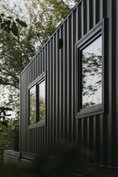 Dům z dvojice lodních kontejnerů