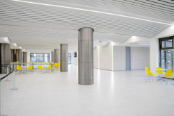 Čerstvě zrekonstruovaná UTB aula ve Zlíně od Evy Jiřičné (Al - Design)