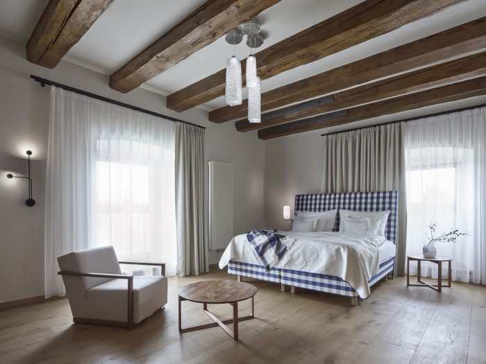 Transformace barokní sýpky ve Velkých Pavlovicích na hotel Lotrinský, EA architekti