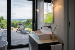 Rodinná firma VESPER HOMES realizovala  rodinný dům u Liberce, který se halí do modřínového dřeva.