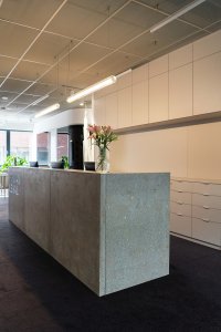 Ateliér HRA se do kanceláří právnické firmy snažil vnést šetrnost. (Kanceláře právnické firmy Rowan Legal, ateliér HRA)