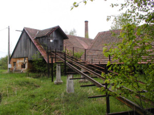 Lisovna s tehdy ještě stojící rampou do patra od severu (2006)