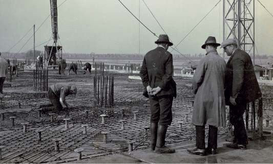Obr. 3a: Dobová fotografie z průběhu výstavby v letech 1928 až 1931 – foto