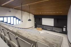 Zdravé vnitřní prostředí má vliv také na pozornost a schopnost učit se. Dobrým základem je přírodní podlaha Marmoleum, instalována na univerzitě TU Delft