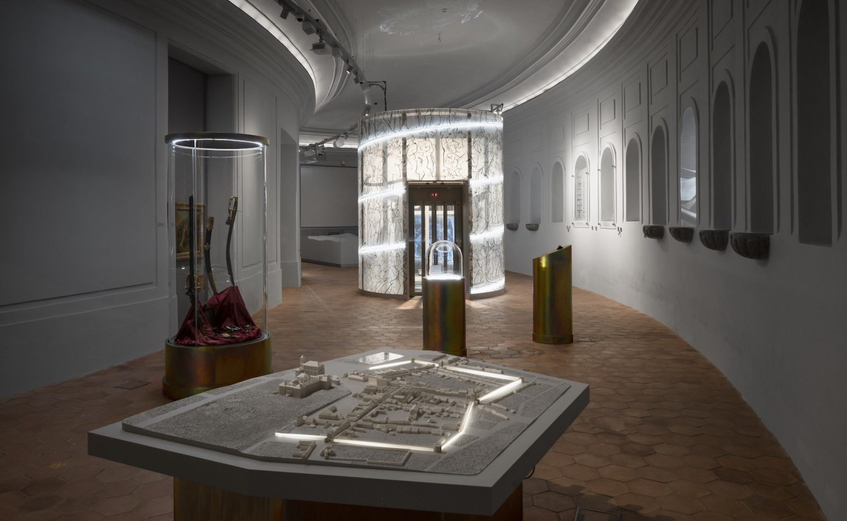Architektonické řešení výstavy připravil Ateliér Štěpán. (expozice Austerlitz 1805, Zámek Slavkov – Austerlitz)