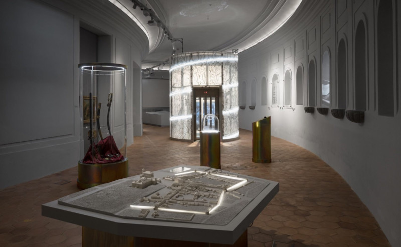 Architektonické řešení výstavy připravil Ateliér Štěpán. (expozice Austerlitz 1805, Zámek Slavkov – Austerlitz)