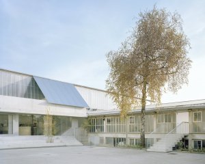 Vítězná stavba EU Mies Awards 2026 v kategorii Emerging: dočasná scéna Slovinského národního divadla; Vidic Grohar Arhitekti