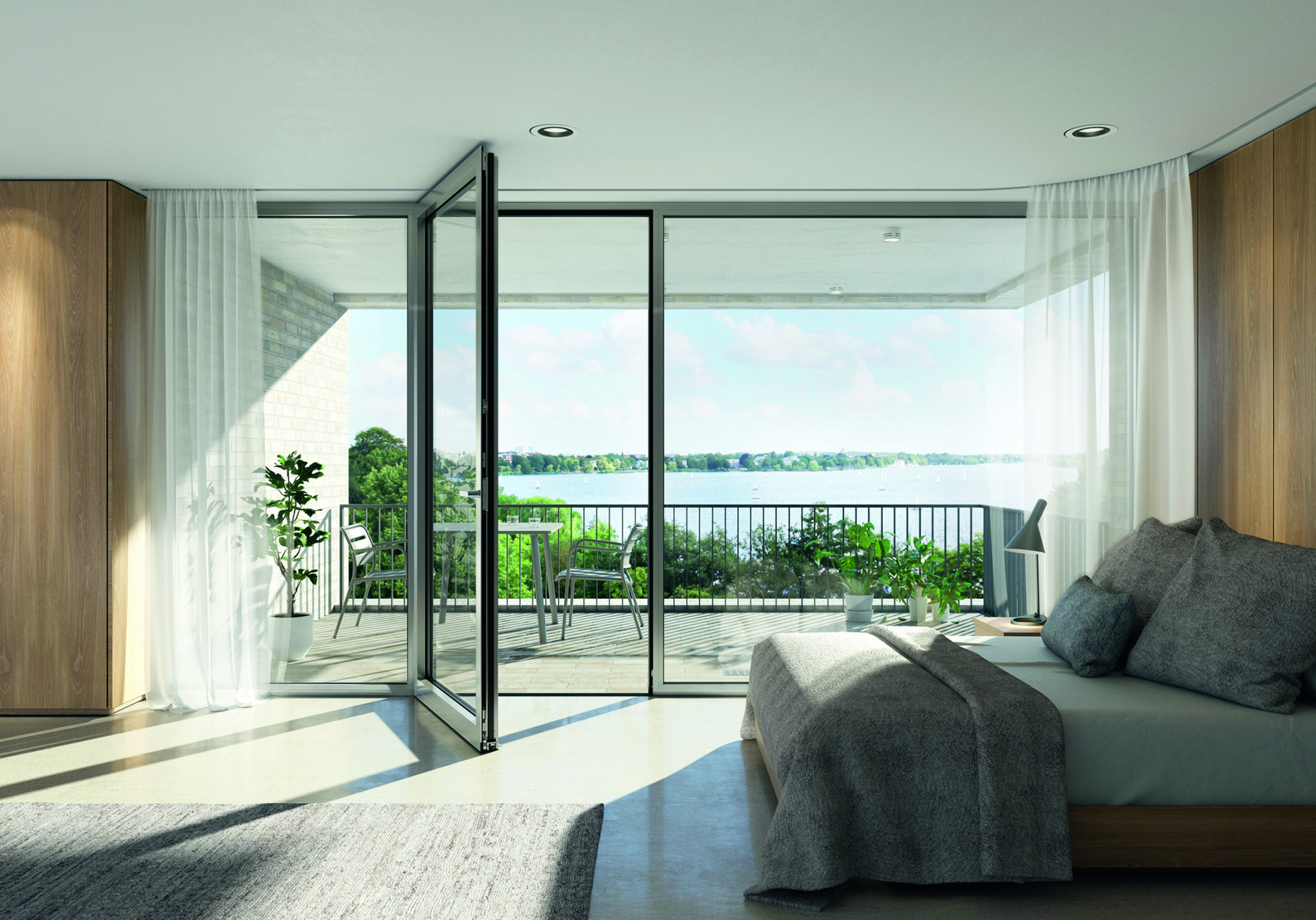Bezbariérové balkonové a terasové dveře Schüco AWS (Aluminium Window System) jsou vybaveny zapuštěným prahem, který umožňuje přechod mezi vnitřním a venkovním prostorem bez rizika zakopnutí. Těsnění prahu se zpožděným hydraulickým spouštěním zajišťuje snadné zavírání a kování Schüco v rámu křídla umožňuje snadné ruční ovládání. Zdroj:&nbsp;Schüco