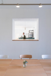 K dispozici je také komornější salonek. (Interiér restaurace Blatenský dvůr, Dominik Cvrček)