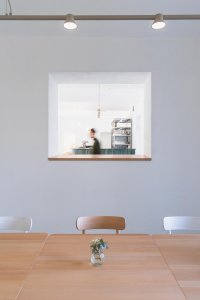 K dispozici je také komornější salonek. (Interiér restaurace Blatenský dvůr, Dominik Cvrček)
