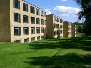 Hannes Meyer, Hans Witter - Komplex budov bývalé spolkové školy ADGB (Všeobecný německý svaz odborů), 1928-1930, Bernau. Roku 2017 byla stavba zapsána na seznam kulturních památek UNESCO
