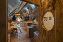 "Místo jsem měl dobře zažité, protože jsme v blízkém sousedství víc jak 20 let žil. Chodili jsme tam s dětmi často na občerstvení po výletech, kamarádi zde měli svatbu," vypráví Stanislav Fiala. (Restaurace u Matěje, navrhl Stanislav Fiala)