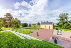 Stavba pochází z 19. století, kvůli špatnému stavu byla při revitalizaci celá rozebrána a následně uvedena do podoby z dochovaných plánů. (Rekonstrukce areálu vodojemů na Žlutém kopci v Brně, David Prudík architekti)