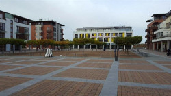 Dolní Břežany, nové náměstí – foto