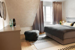 Interiér mezonetového bytu na Praze 3 od Kamily Jarkovské