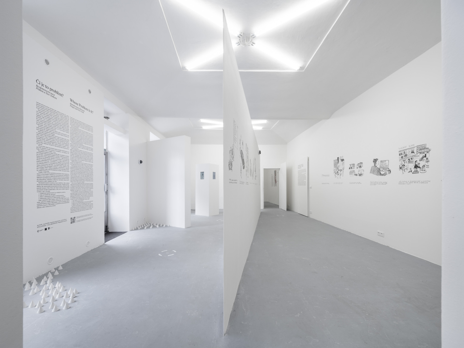 Od 15. března do 4. května 2024 probíhá v galerii VI PER výstava s názvem Čí je to problém? Bezdomovectví mezi Prahou a New Yorkem.