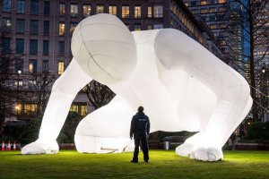SIGNAL festival, snímek humanoida Amandy Parer z festivalu v Londýně – foto