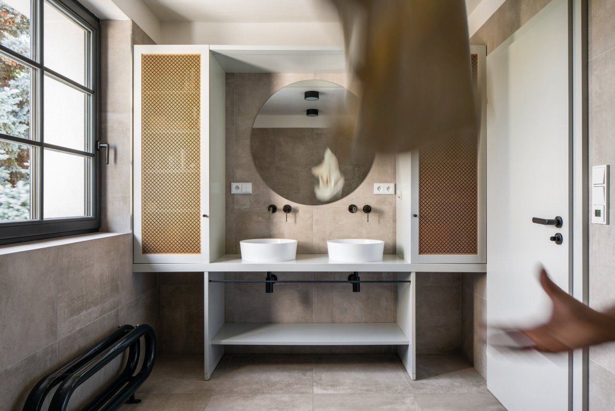 Rekonstrukce řadového domu u letiště, No Architects